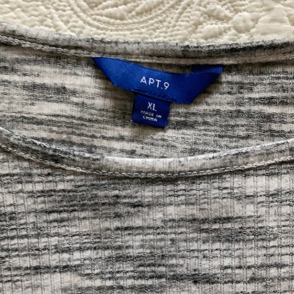 Apt 9 pull-over
